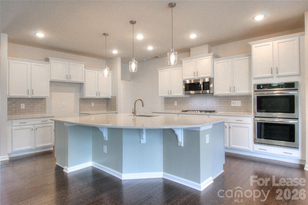 3007 Silverwood Dr - Photo 2 of 39