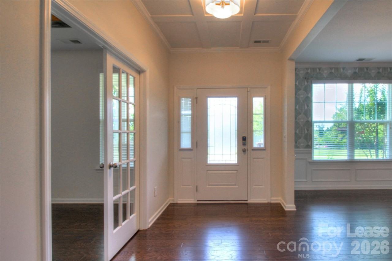 3007 Silverwood Dr - Photo 3 of 39