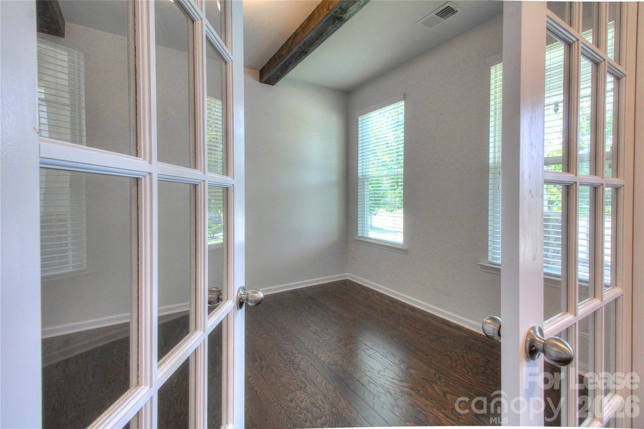 3007 Silverwood Dr - Photo 4 of 39