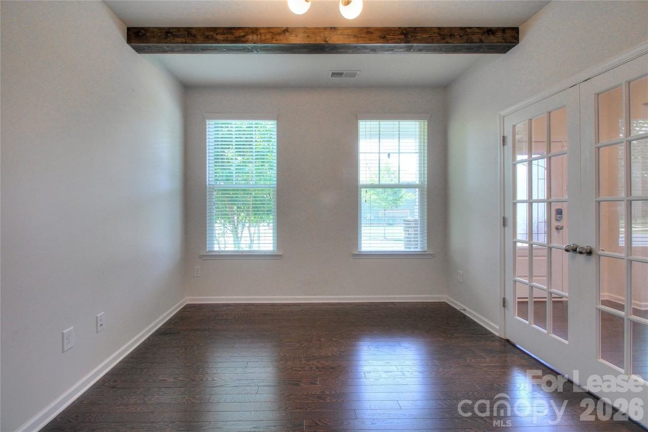 3007 Silverwood Dr - Photo 5 of 39