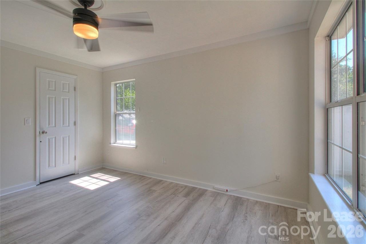 216 Stratford Dr - Photo 7 of 18