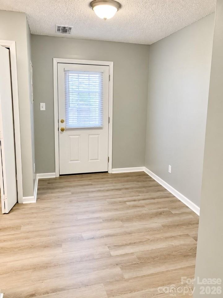 1107 3rd Ave Sw - Photo 6 of 13