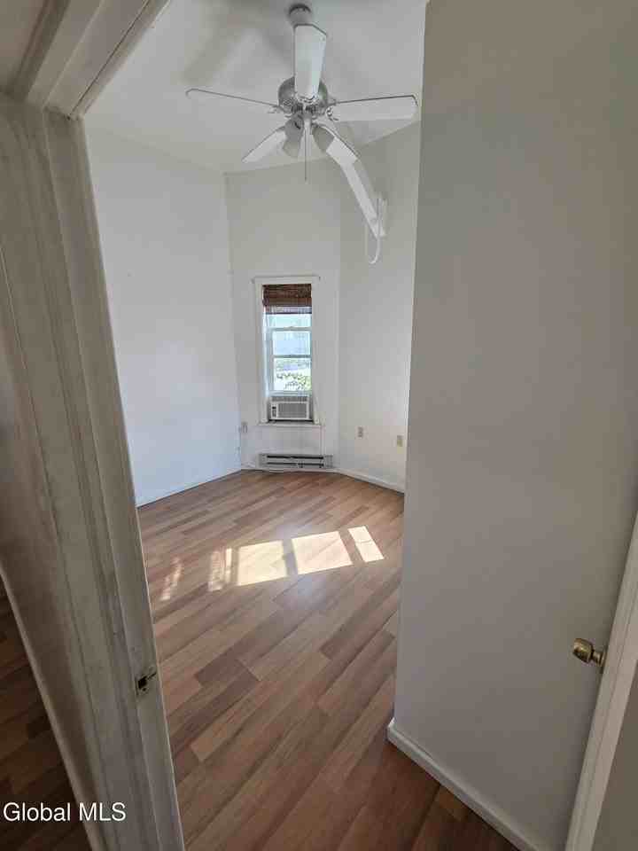 150 4th St #11 - Photo 3 of 14