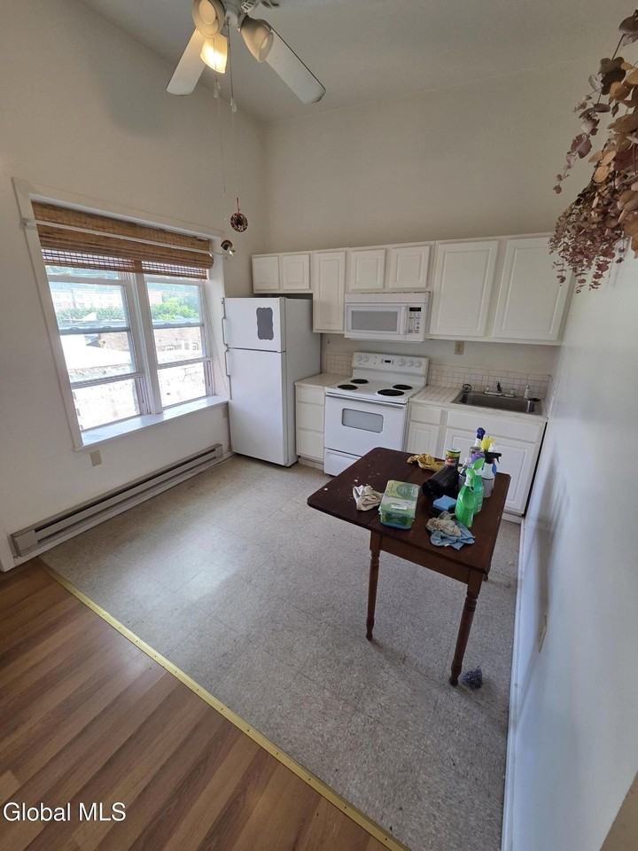 150 4th St #11 - Photo 4 of 14