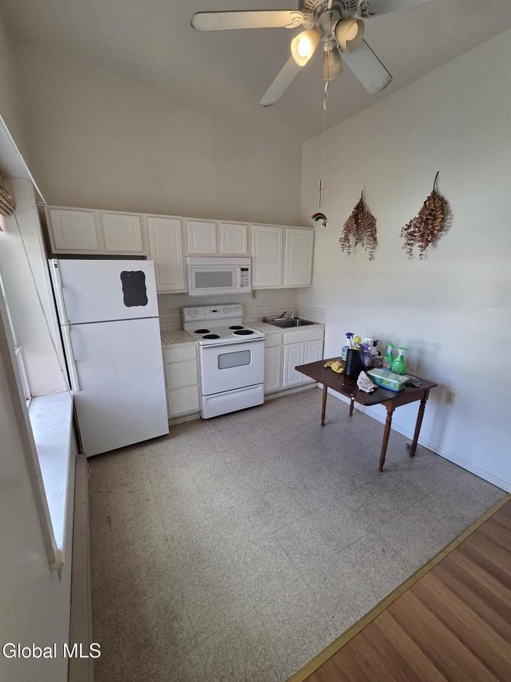 150 4th St #11 - Photo 5 of 14