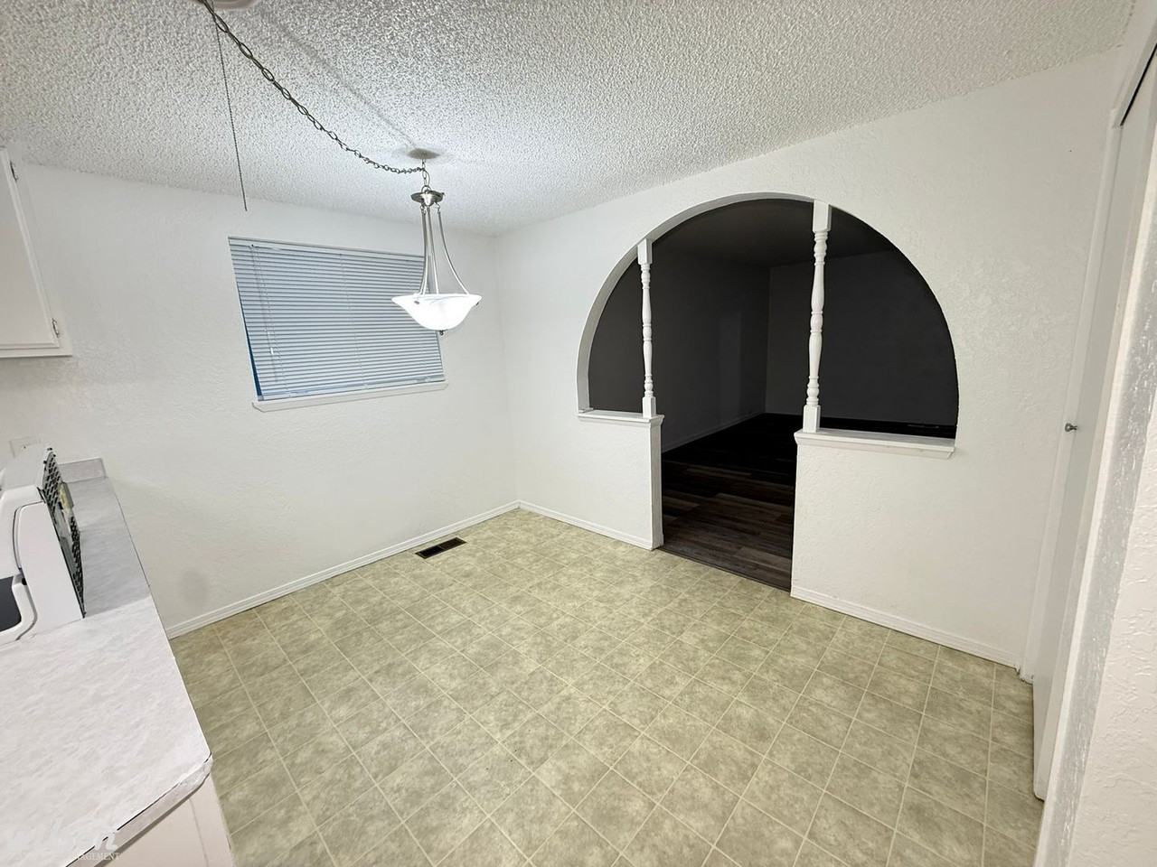 917 Fruitvale Blvd - Photo 6 of 33