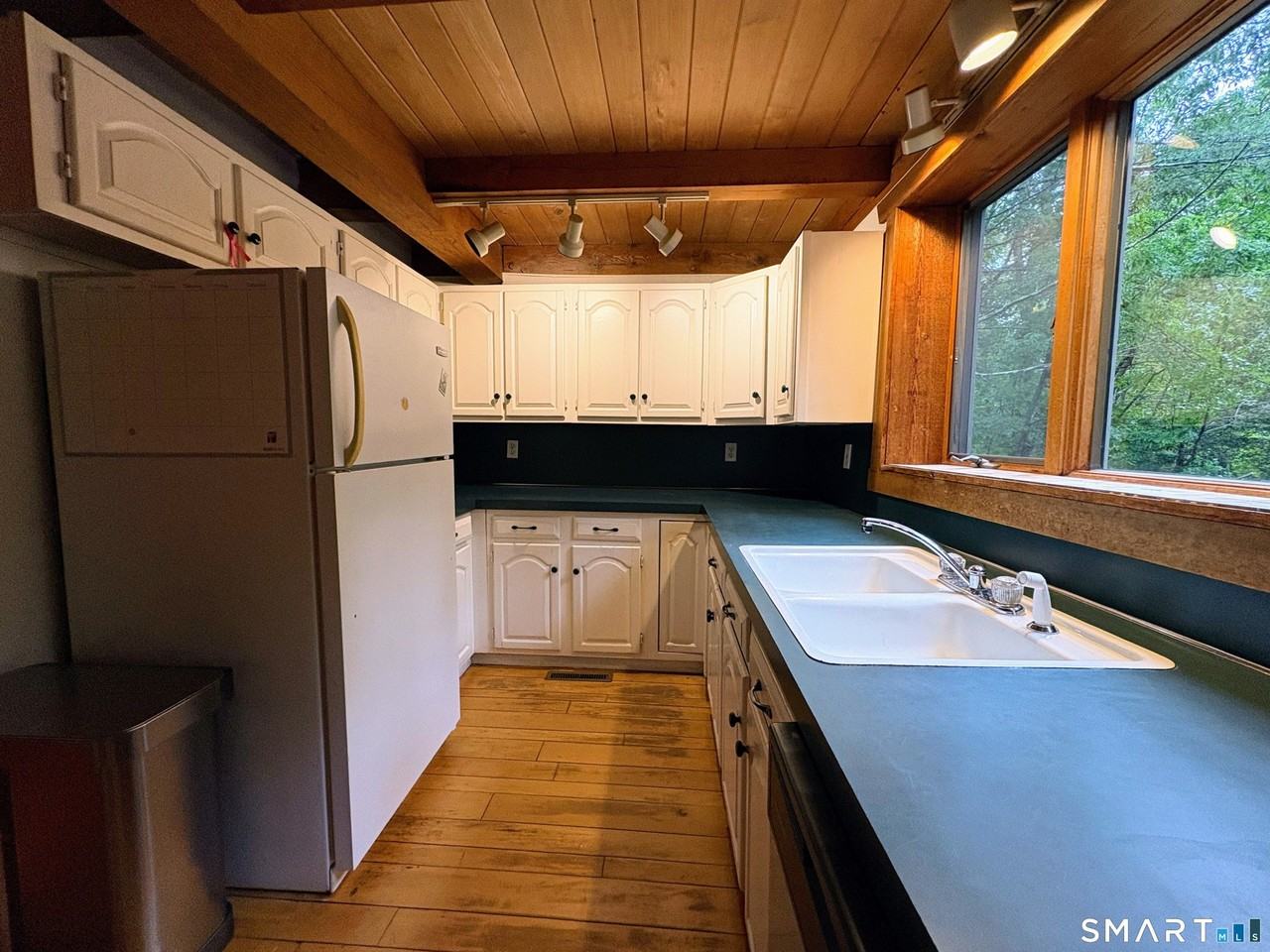 8 Equestrian Dr - Photo 7 of 22
