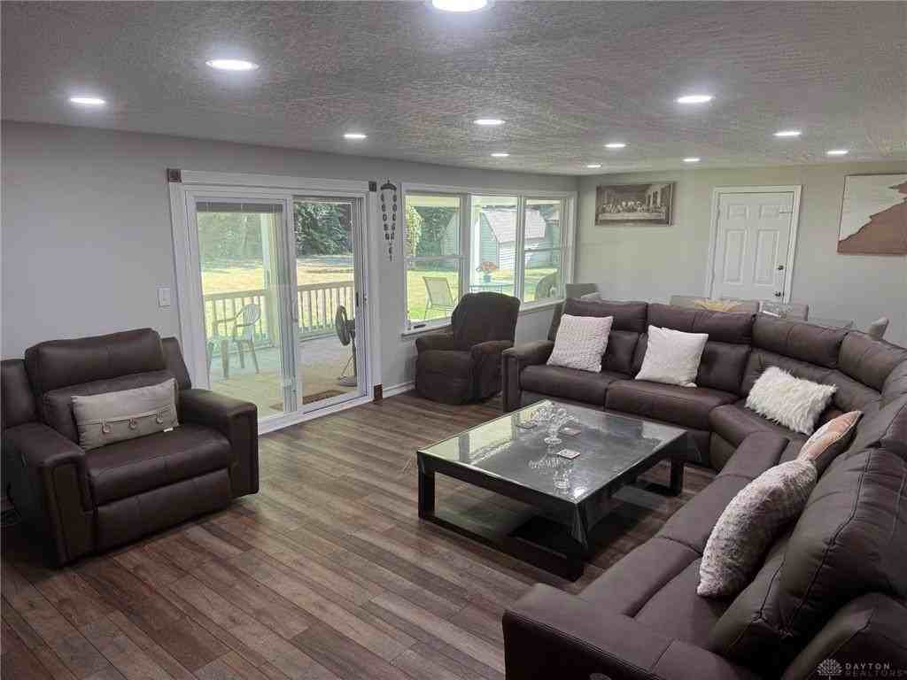 202 Anton Ct - Photo 4 of 18