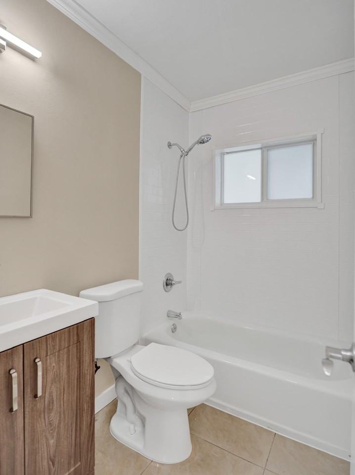920 Sw 28th St #1 - Photo 4 of 29