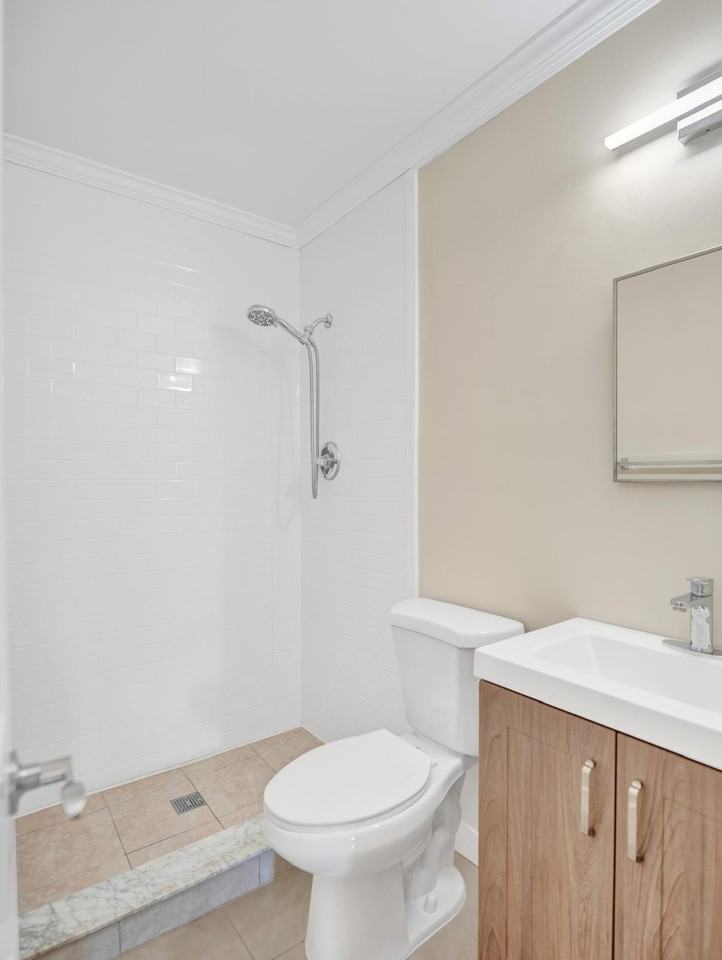920 Sw 28th St #1 - Photo 5 of 29
