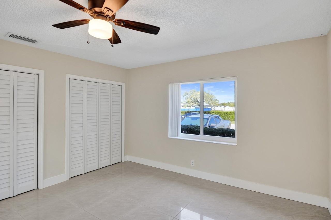 920 Sw 28th St #1 - Photo 7 of 29