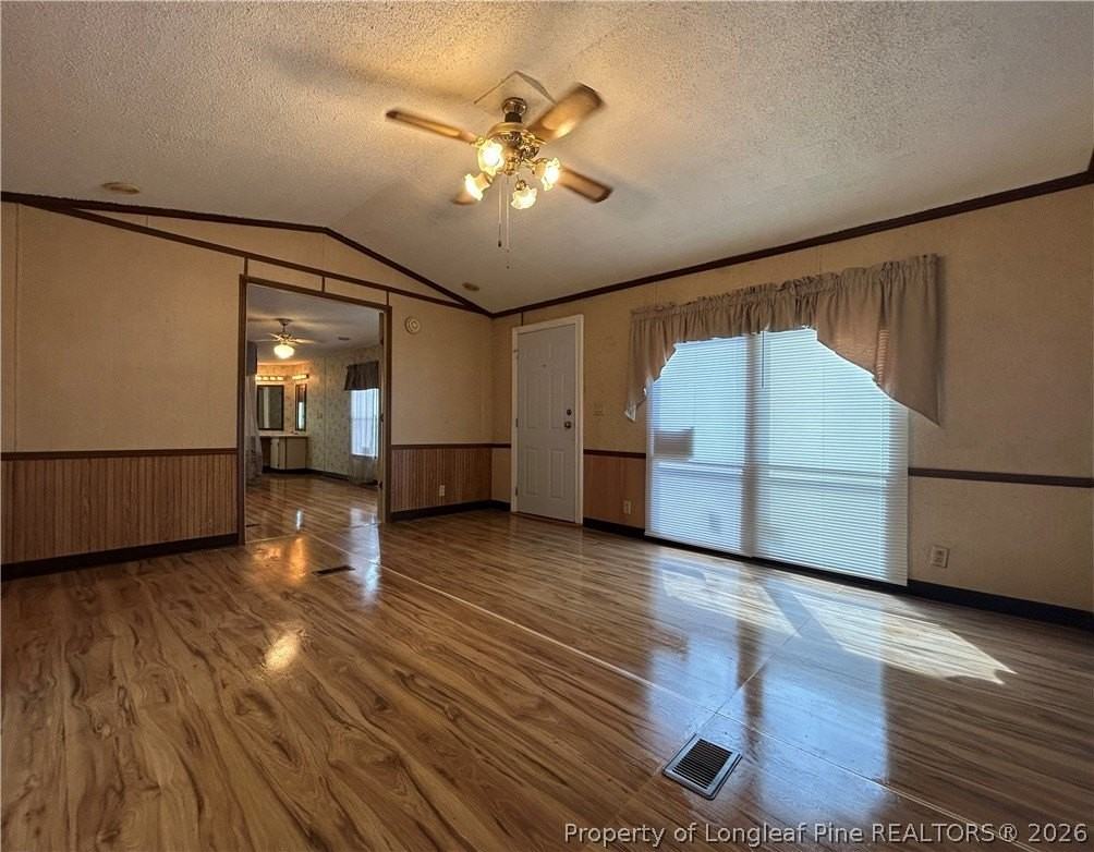 114 Plymouth Way - Photo 3 of 13
