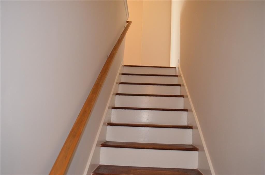 259 Rosser St Sw - Photo 7 of 15