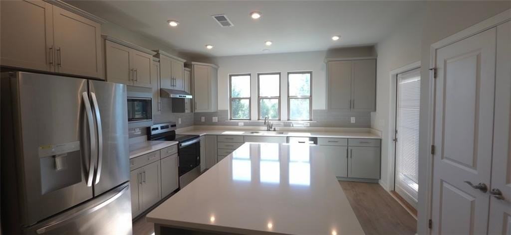 5745 Grapewood St - Photo 4 of 31