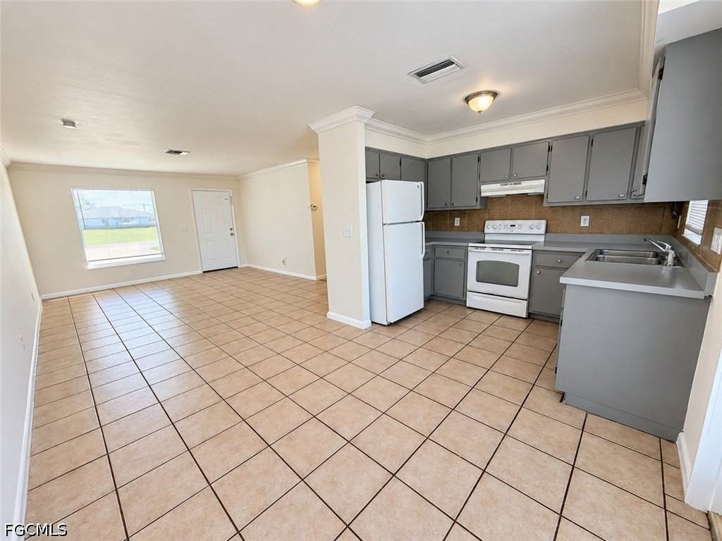 1213 Ne 8th St - Photo 4 of 14