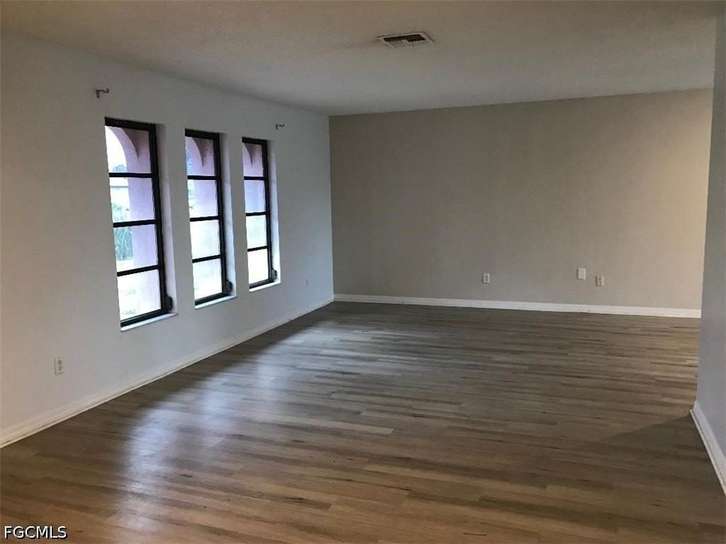 1726 Se 10th Pl - Photo 4 of 16