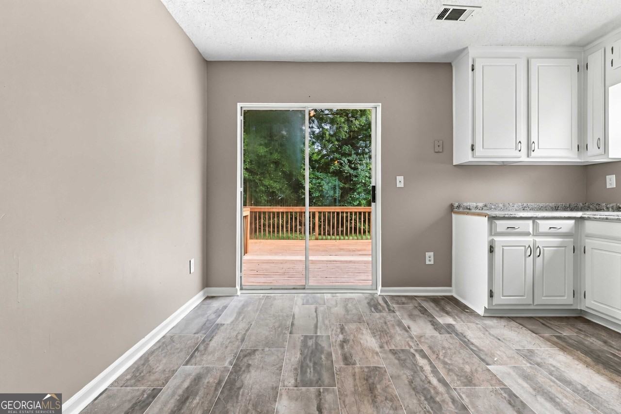 7049 Sir Galahad Way - Photo 6 of 29