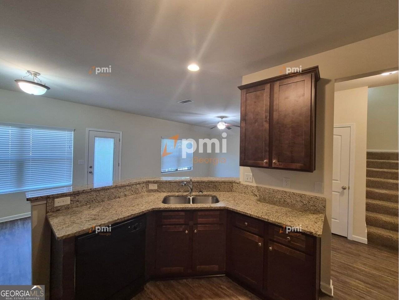 1236 Faye Ct - Photo 2 of 24