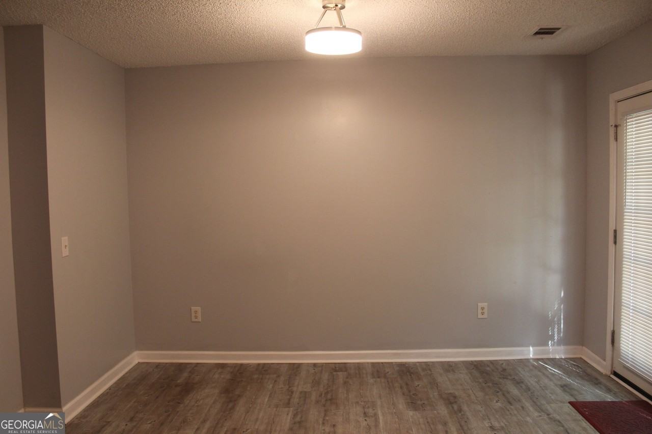 524 Acorn Ln - Photo 5 of 16