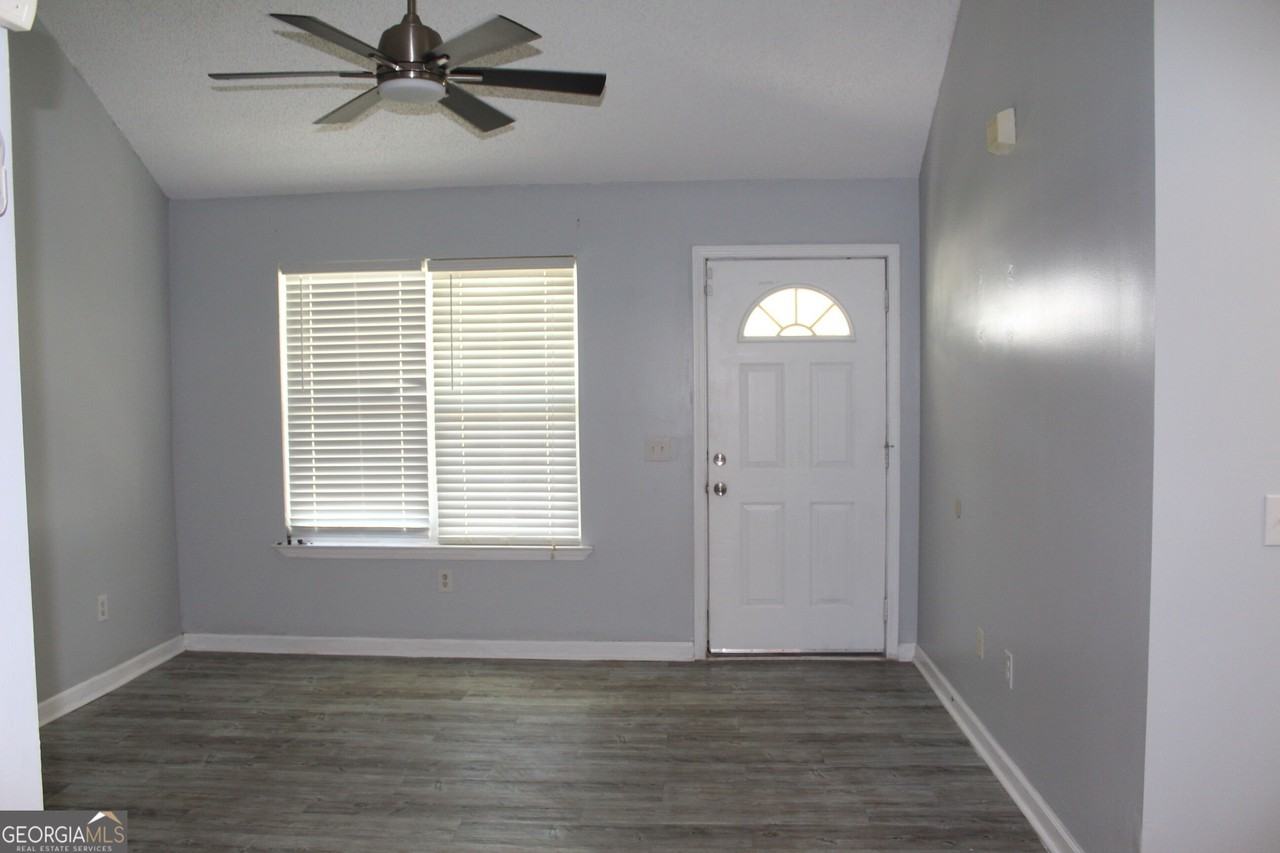 524 Acorn Ln - Photo 7 of 16