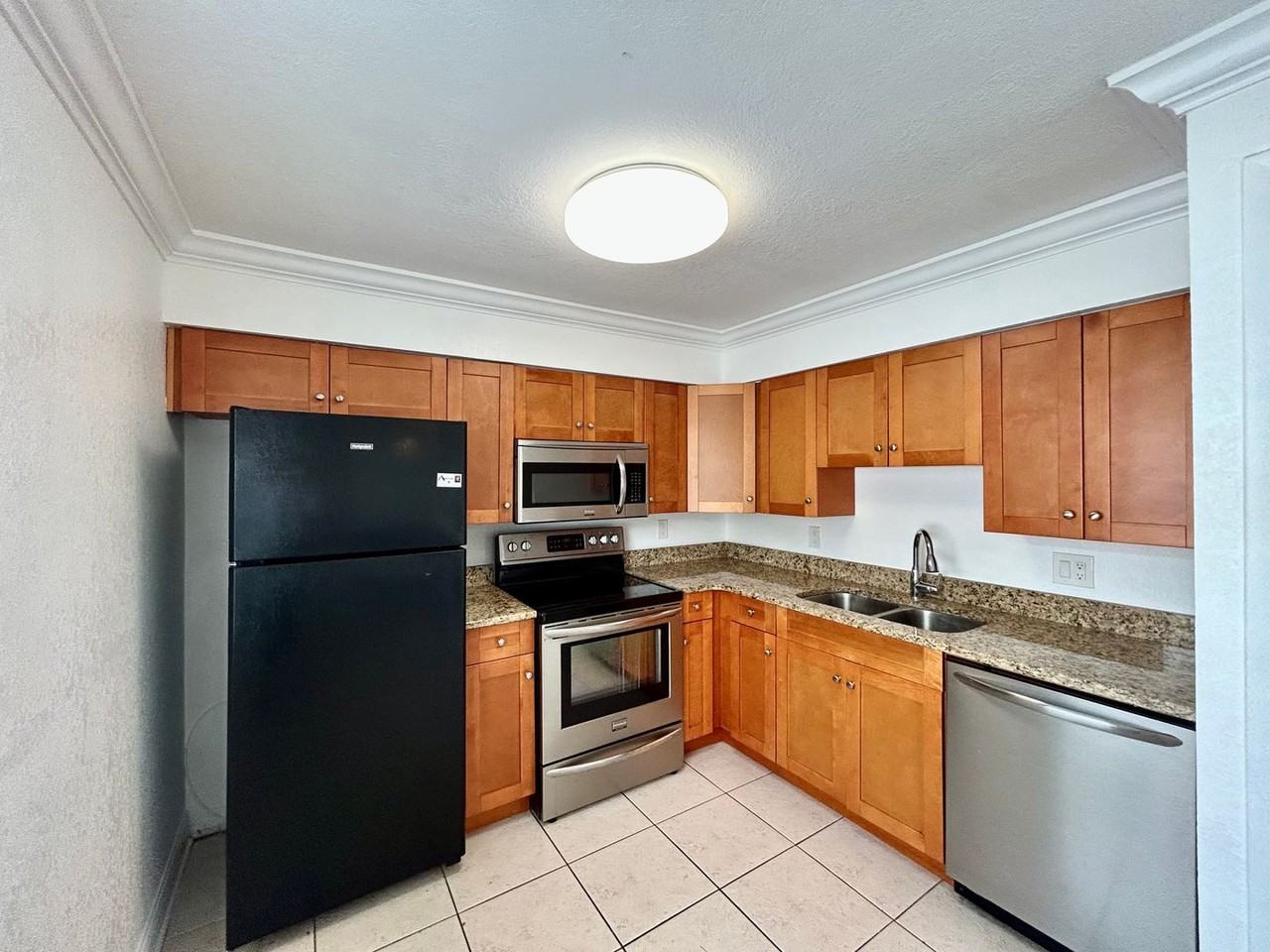 910 Alicia Ave Apt 4d #4D - Photo 2 of 17