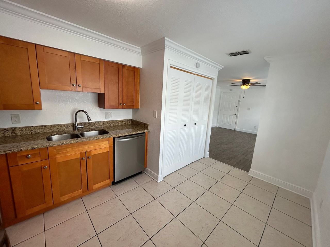 910 Alicia Ave Apt 4d #4D - Photo 4 of 17