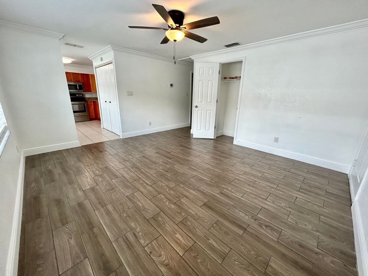 910 Alicia Ave Apt 4d #4D - Photo 7 of 17