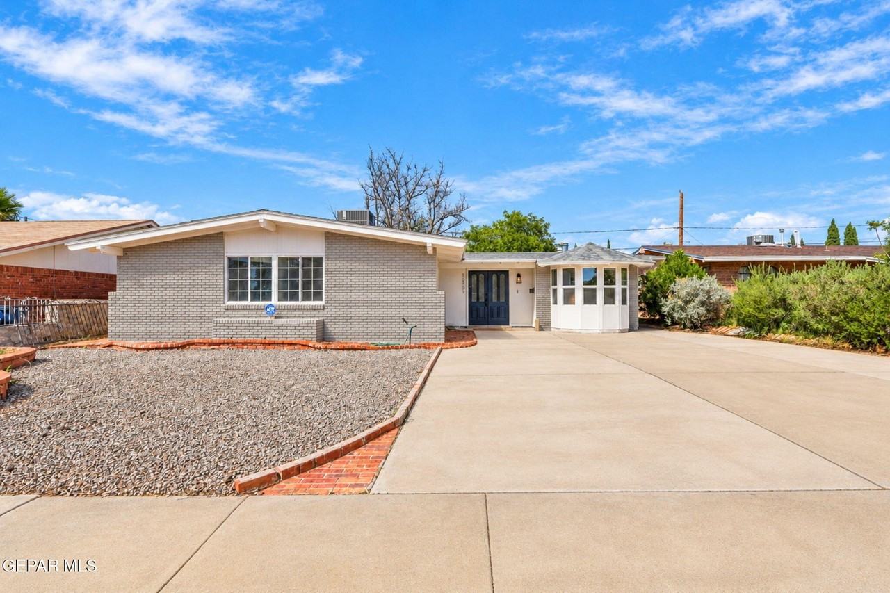 10705 Saigon Dr - Photo 2 of 40