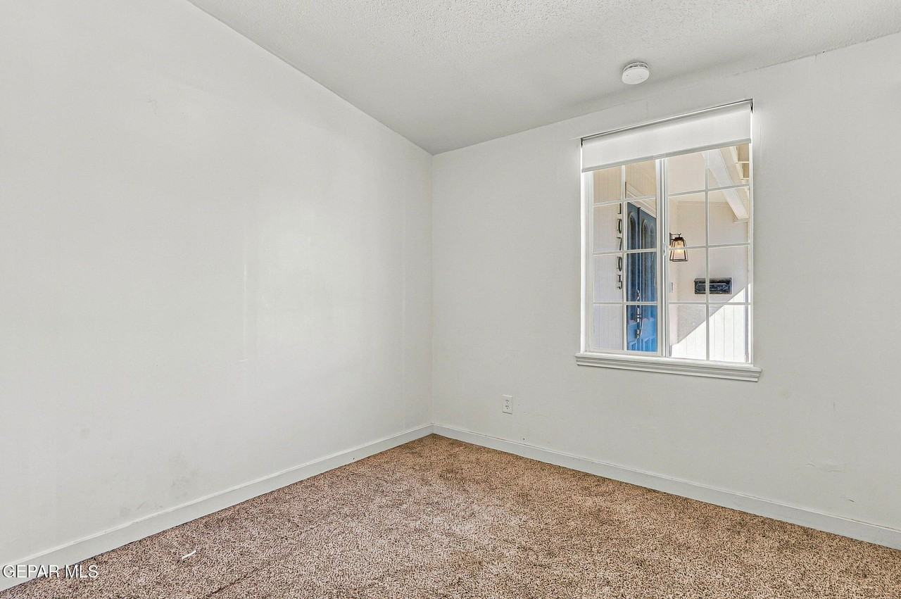 10705 Saigon Dr - Photo 4 of 40
