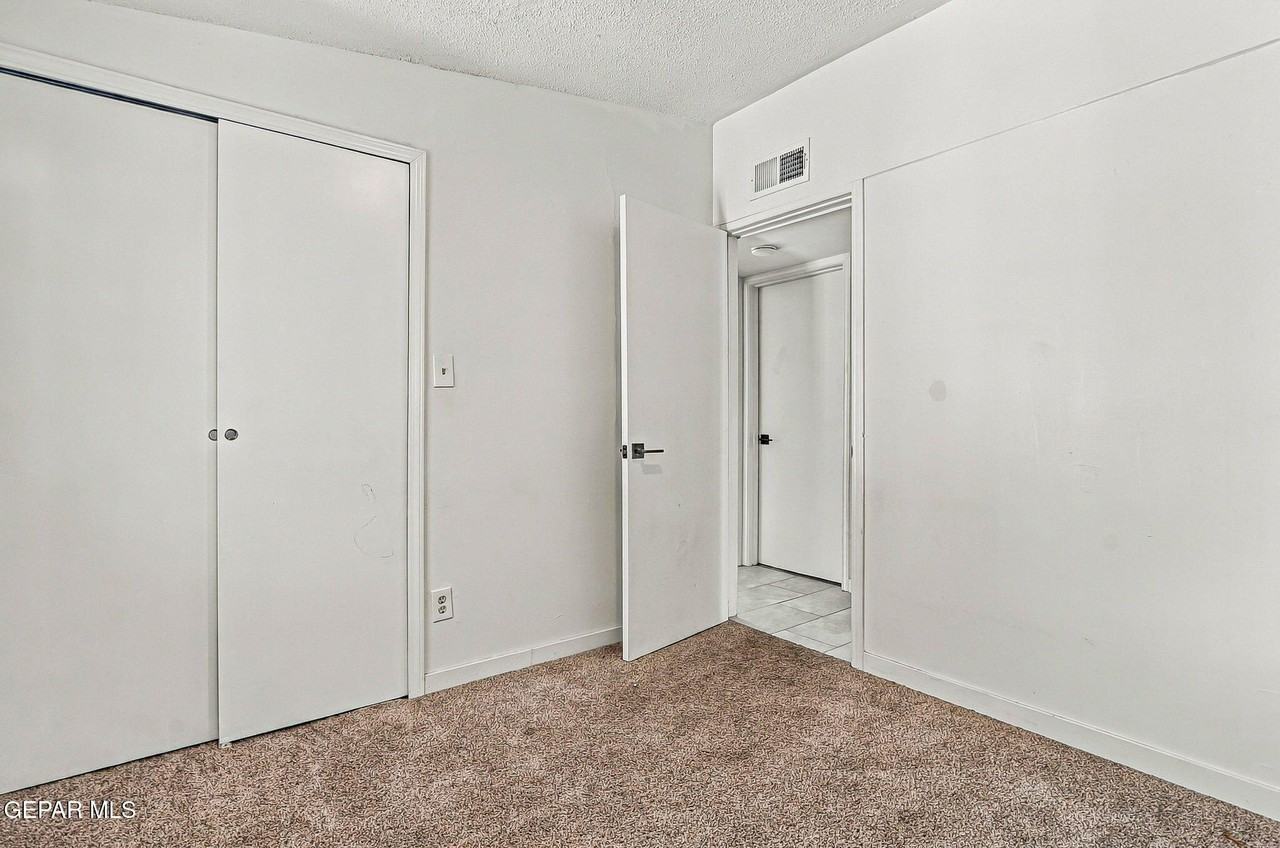 10705 Saigon Dr - Photo 5 of 40
