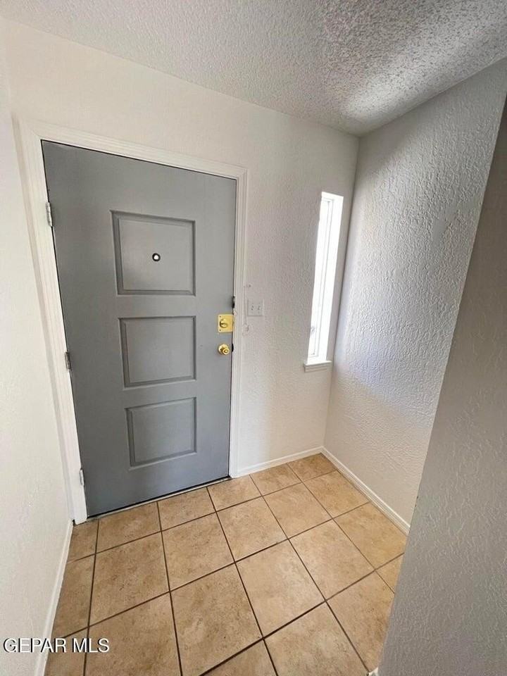 1529 Jim Colbert Ln - Photo 5 of 31