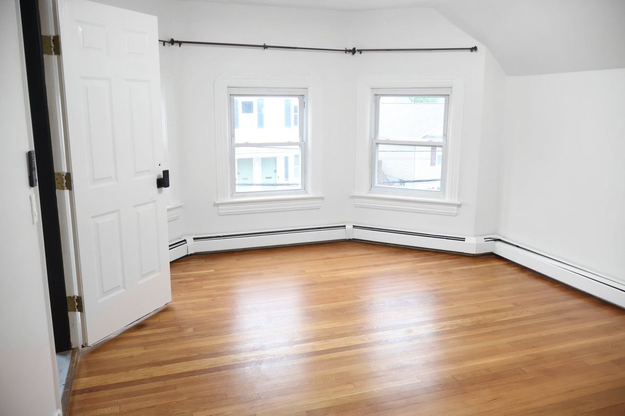 185 Anthony St #2 - Photo 3 of 20