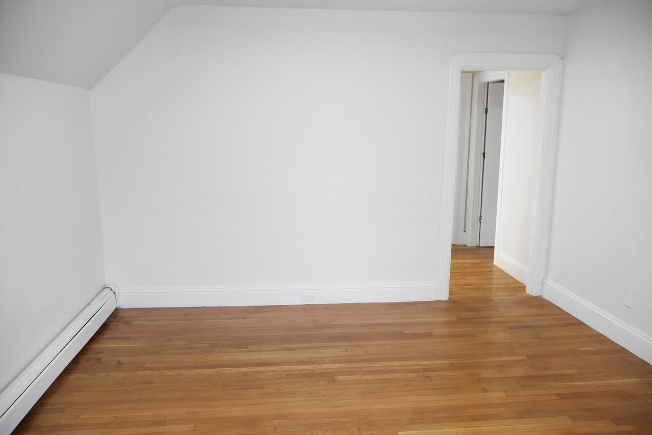 185 Anthony St #2 - Photo 4 of 20