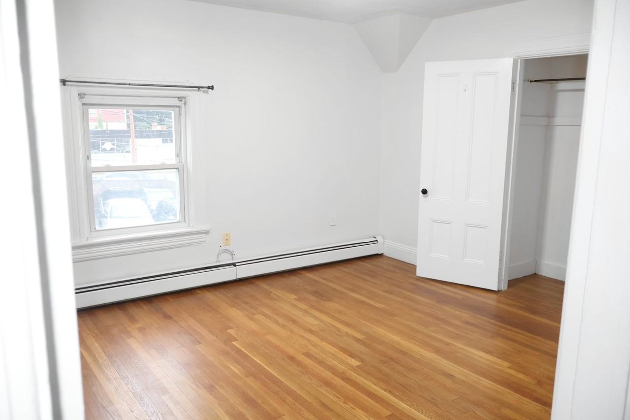 185 Anthony St #2 - Photo 5 of 20