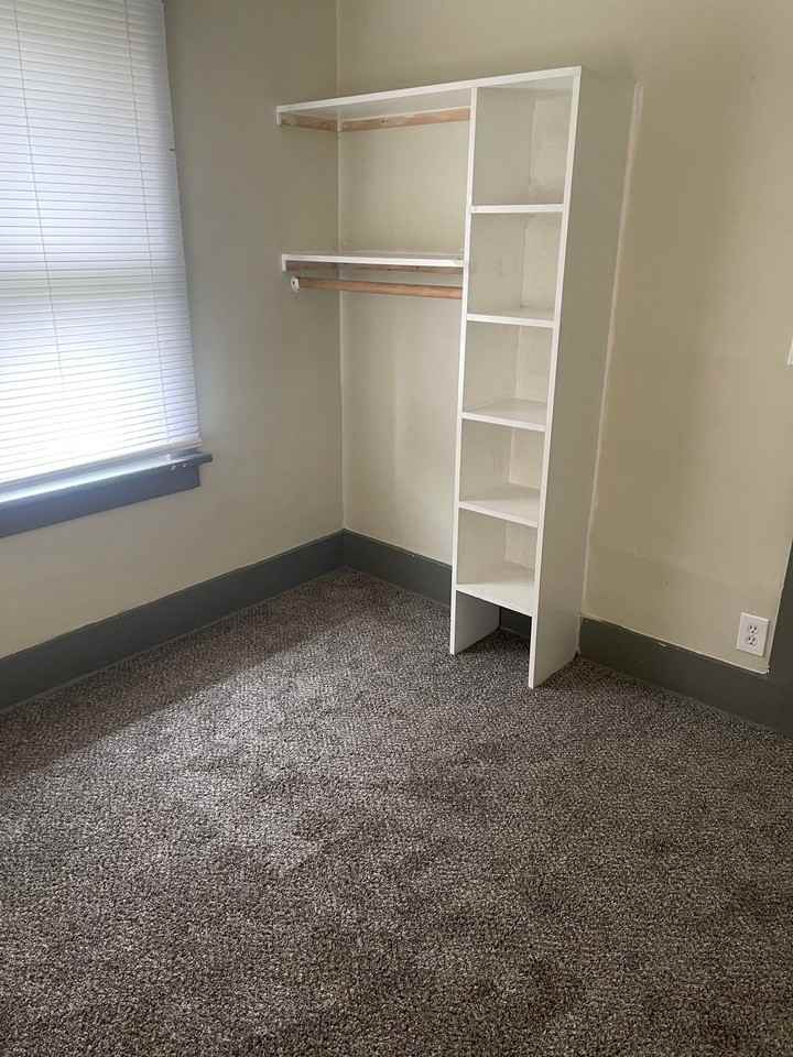 631 S Mission St - Photo 2 of 4