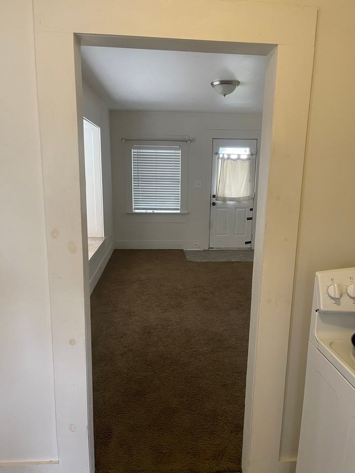 631 S Mission St - Photo 3 of 4