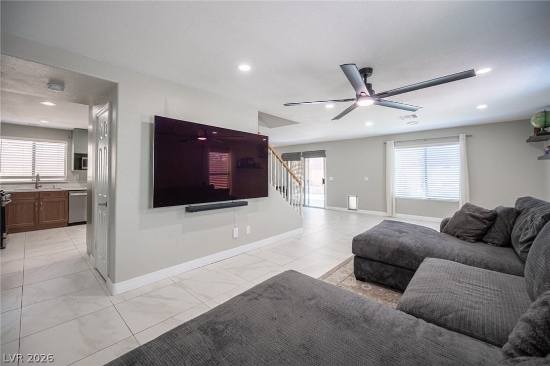 3725 Shanagolden St - Photo 5 of 50