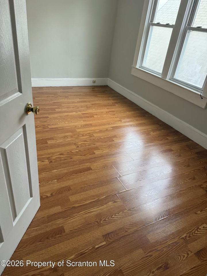 840 Monroe Ave - Photo 5 of 11