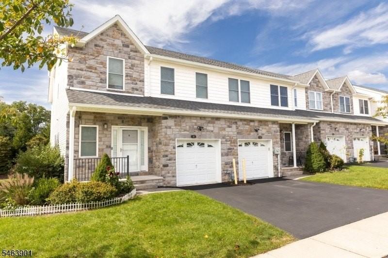 10 Decroce Ct - Photo 2 of 28