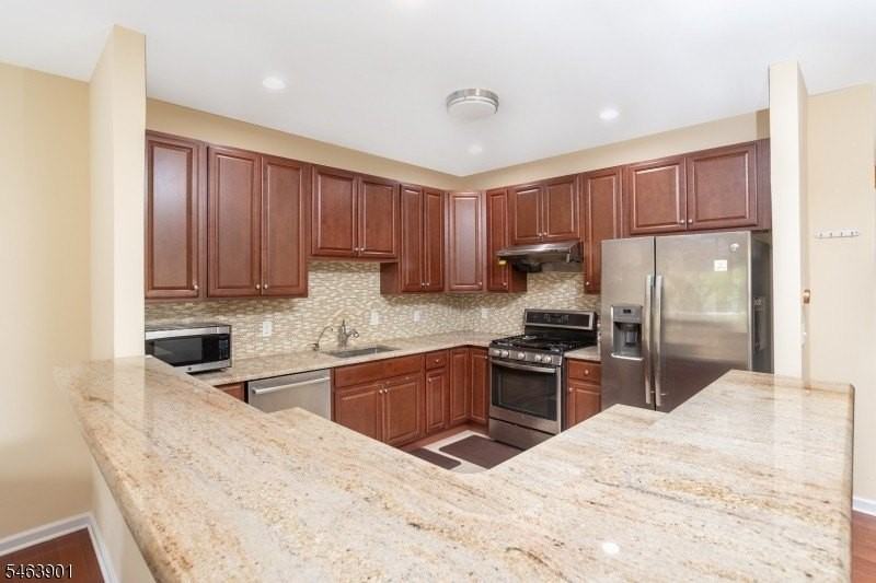 10 Decroce Ct - Photo 6 of 28