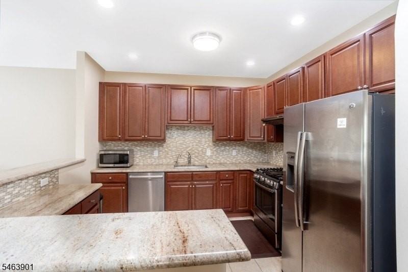 10 Decroce Ct - Photo 7 of 28