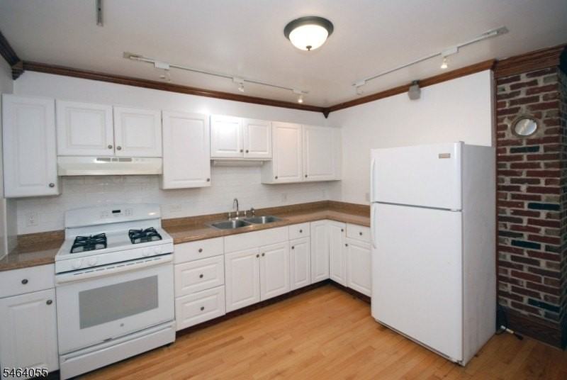 231 S Main St - Photo 2 of 19