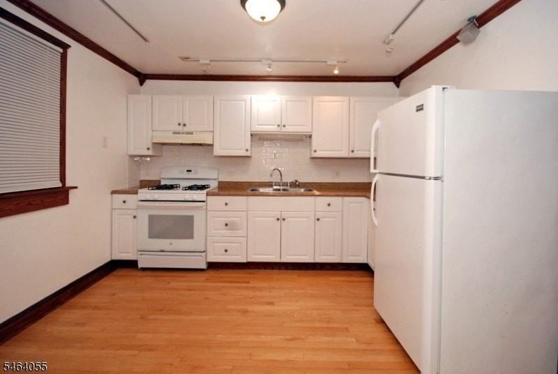 231 S Main St - Photo 3 of 19
