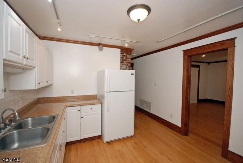 231 S Main St - Photo 4 of 19