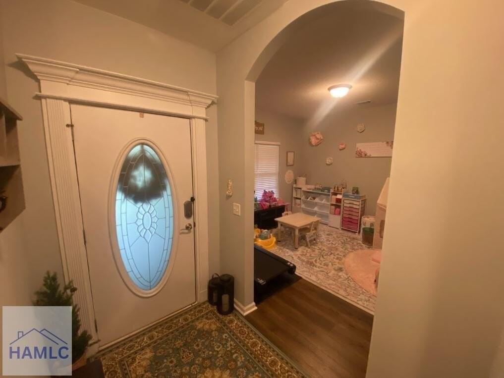 162 Carriage Way - Photo 3 of 33