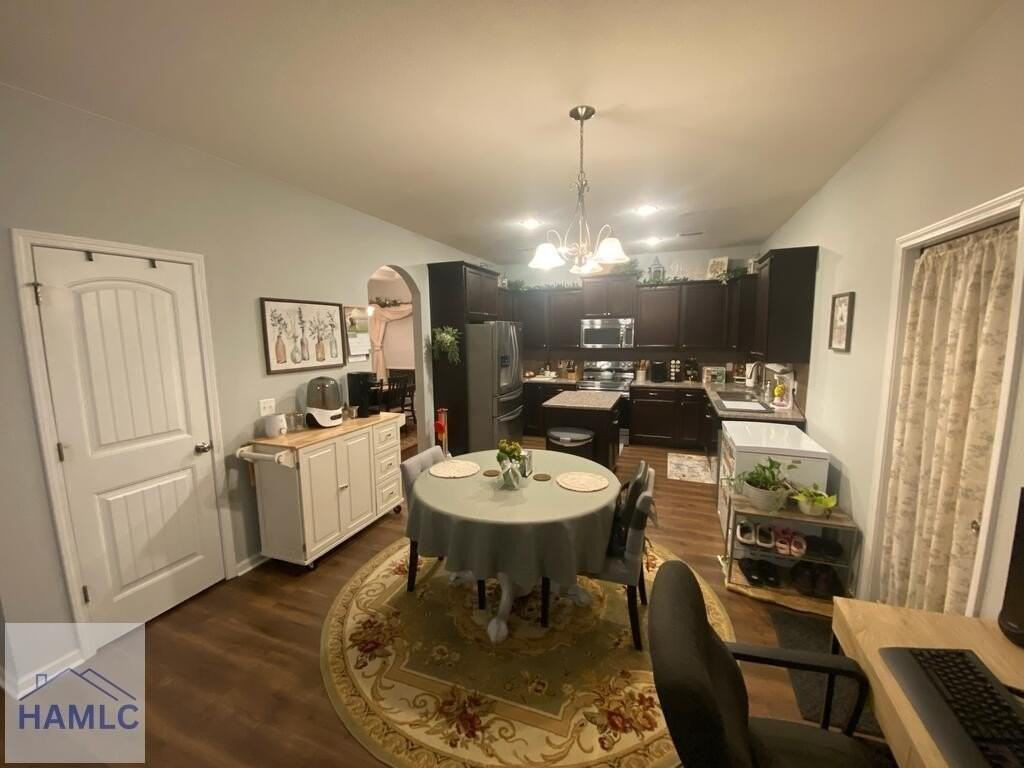 162 Carriage Way - Photo 5 of 33