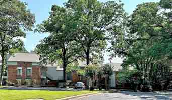 featured image of 801 Country Club Cir