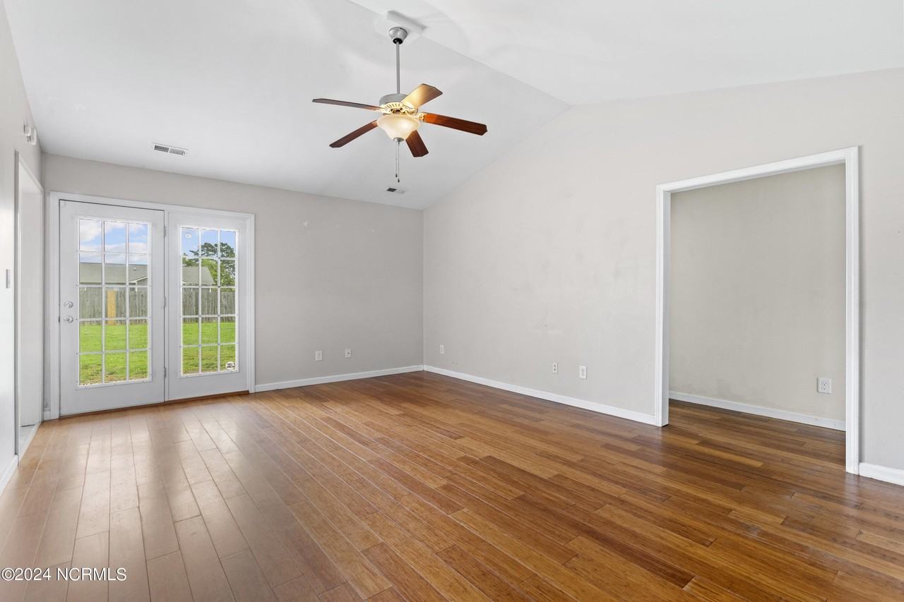 302 Redemption Ct - Photo 4 of 21
