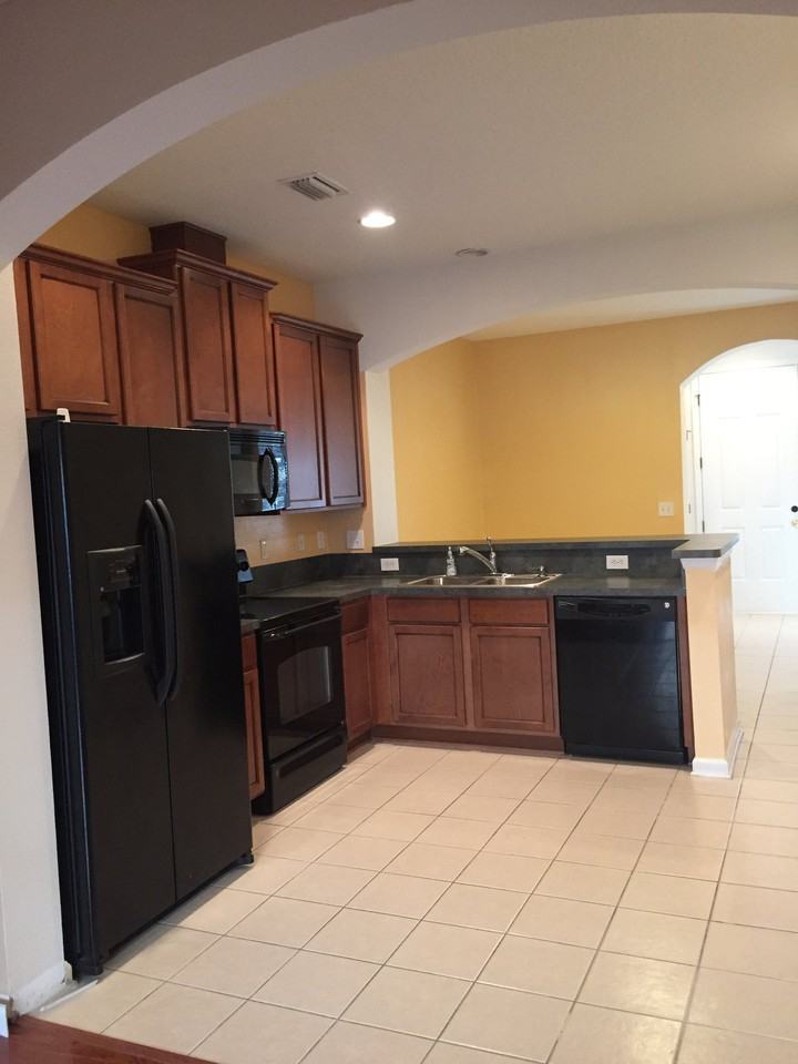 13001 Surfside Dr - Photo 3 of 12