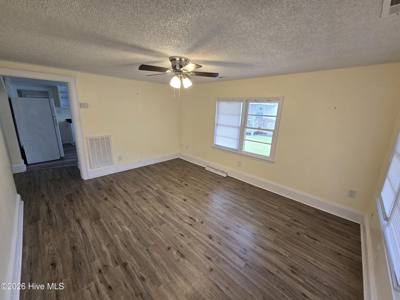 511 S Shore Dr - Photo 2 of 15